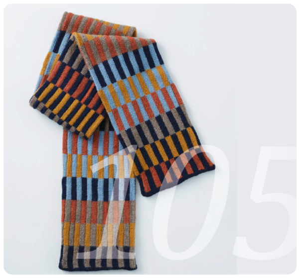 farbiger Schal mit geometrischen Muster aus Alpaka